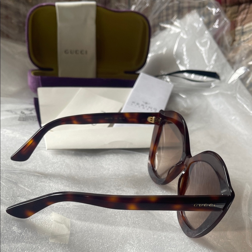 Gucci Women's Brown Oversized Cat Eye Havana Sunglasses - Picture 6 of 16